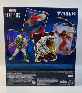 Marvel Legends x Magic the Gathering - Battle-Damaged Spiderman & Card