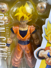 Load image into Gallery viewer, S.H.Figurearts - Dragon Ball Z - Super Saiyan Full Power Son Goku